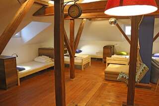 Гостевой дом Best Rest Guest House Пловдив Кровать в общем 8-местном номере для мужчин и женщин-12