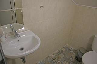 Гостевой дом Best Rest Guest House Пловдив Кровать в общем 8-местном номере для мужчин и женщин-24